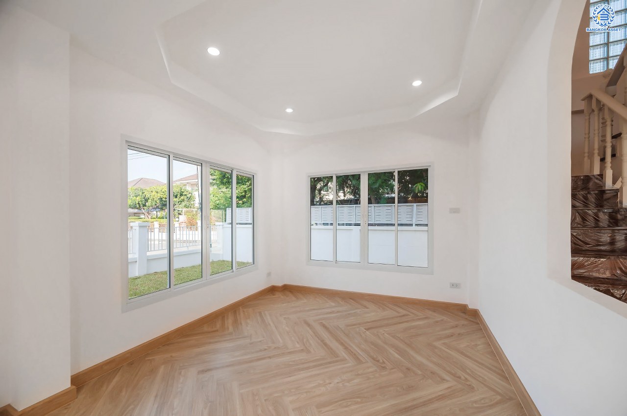 บ้านมือสองตกแต่งใหม่ โครงการ ประดับดาว5-6 ท่าอิฐ ตกแต่งครบครัน พร้อมอยู่ บนเนื้อที่ 52.8 ตร.ว. พื้นที่ใช้สอย 104.5 ตร.ม.  พร้อมฟังก์ชัน 3 ห้องนอน 2 ห้องน้ำ จอดรถได้ 1 คัน พื้นที่ใช้สอยกว้างขวาง บนทำเลที่ดีที่สุด เชื่อมต่อได้หลายเส้นทาง ใกล้รถไฟฟ้าสายสีม่วง "สถานีบางรักน้อยท่าอิฐ"